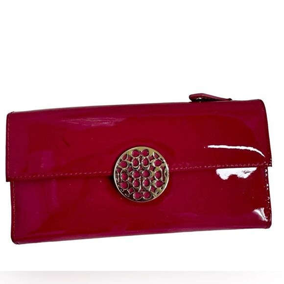 COACH Laura Fuchsia Patent Leather Metal Logo Trifold Wallet - Picture 1 of 12